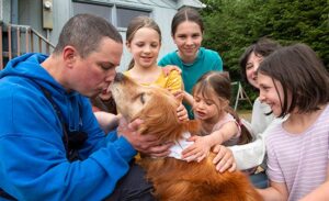 Leia mais sobre o artigo Cão cego reencontra família depois de ficar desaparecido por semanas